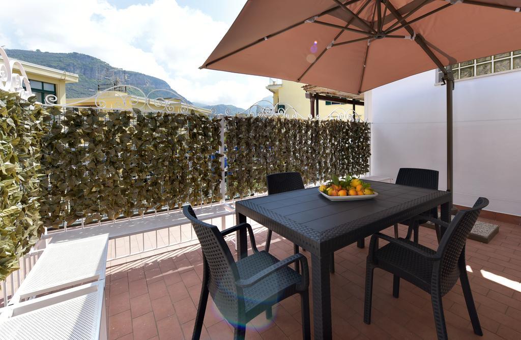 Il Giardino Dei Gigli Apartment เมตา ภายนอก รูปภาพ