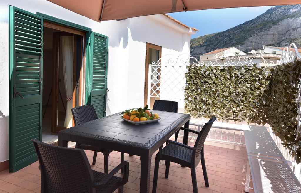 Il Giardino Dei Gigli Apartment เมตา ภายนอก รูปภาพ
